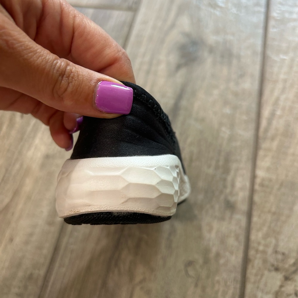 New balance slip on boys shoes - Picture 2 of 5